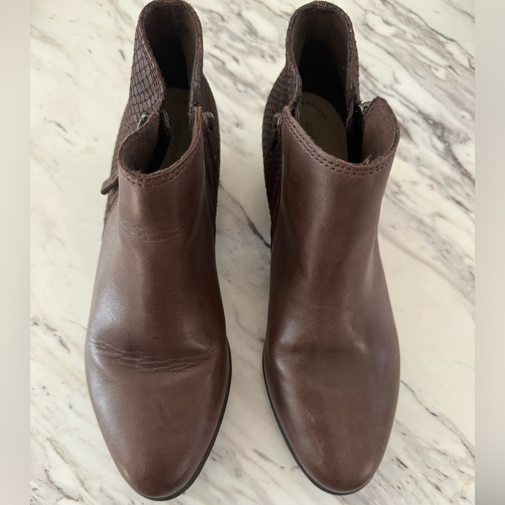 CLARKS Collection Women’s Brown Booties Ankle‎ Boots 1.5” Heel Size 8 M Shoes - Picture 3 of 7